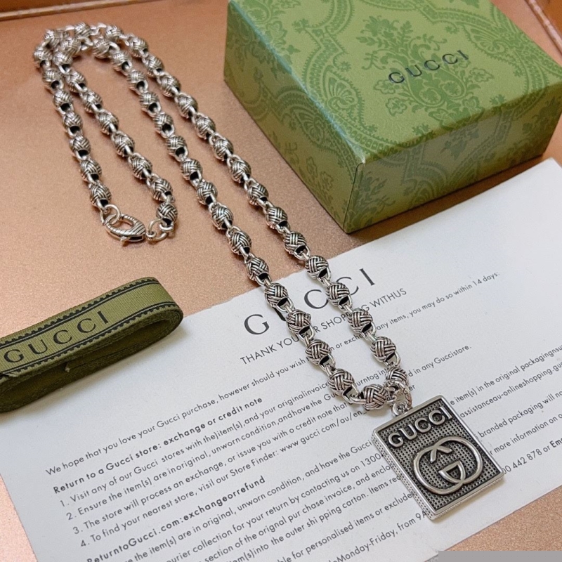G*u*i necklaces